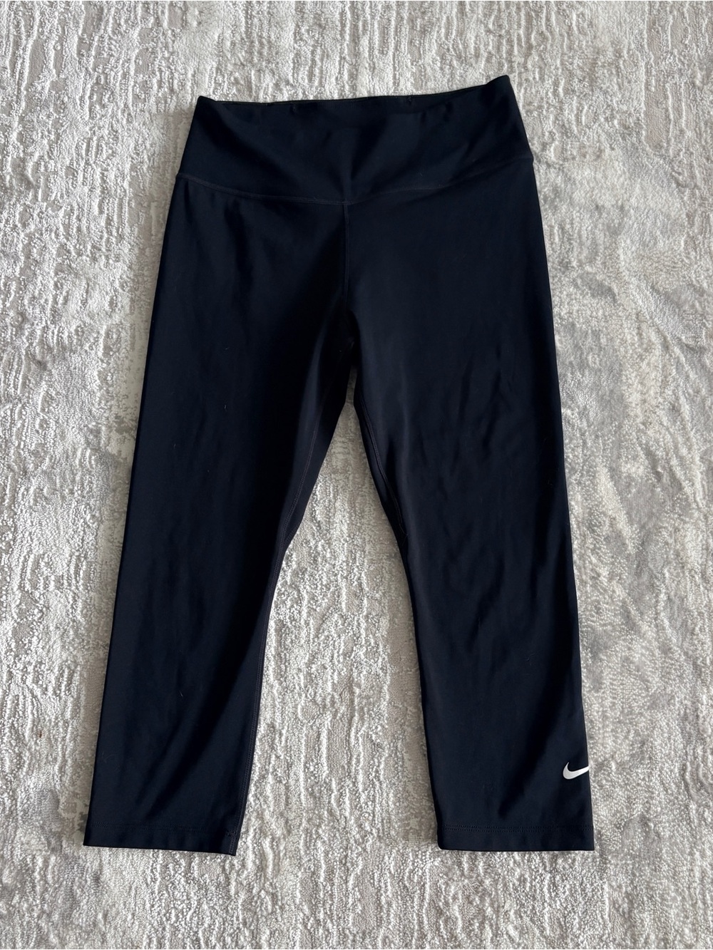 Nike women’s Dri-Fit Black Athletic 3/4 Leggings High Waisted Size Small